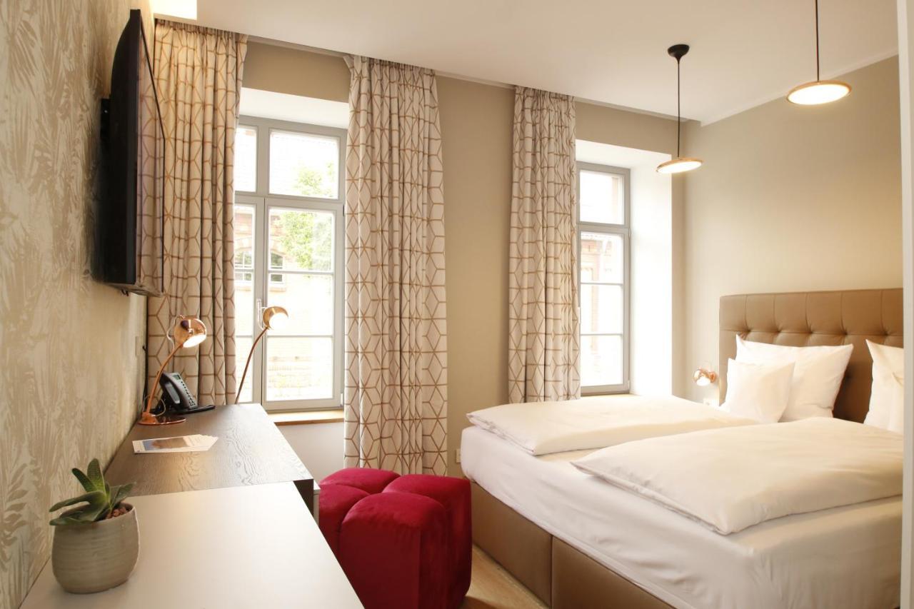Amelie No 1 Hotel & Appartements 랜다우인더펠즈 외부 사진
