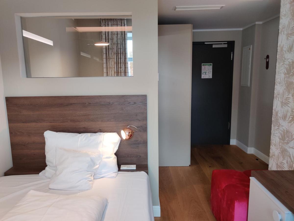 Amelie No 1 Hotel & Appartements 랜다우인더펠즈 외부 사진