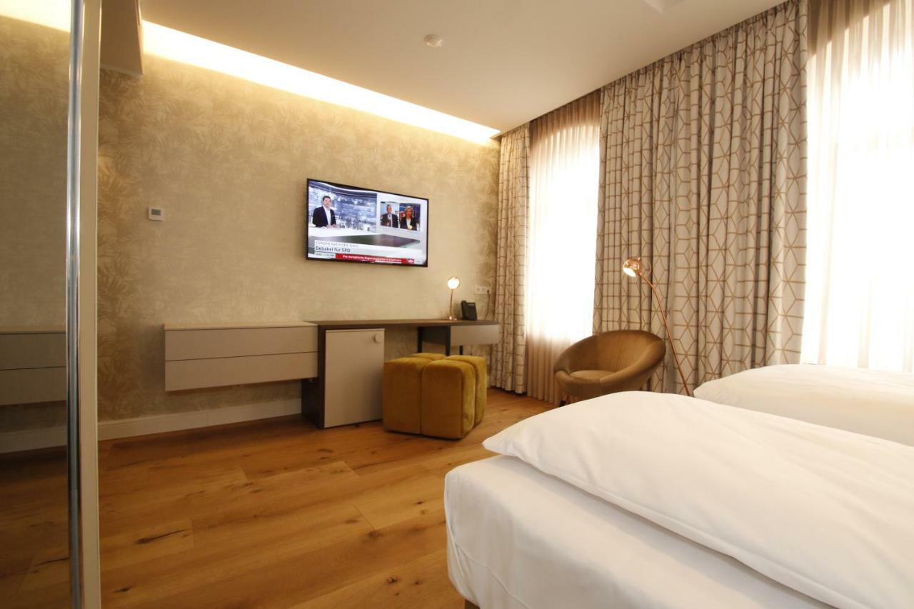 Amelie No 1 Hotel & Appartements 랜다우인더펠즈 외부 사진