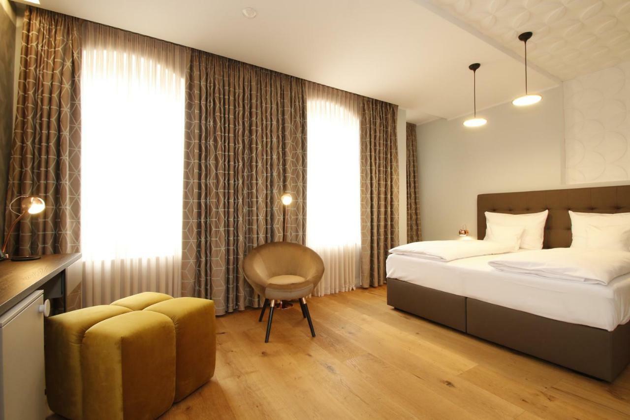 Amelie No 1 Hotel & Appartements 랜다우인더펠즈 외부 사진