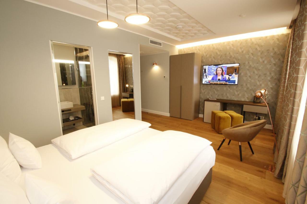 Amelie No 1 Hotel & Appartements 랜다우인더펠즈 외부 사진