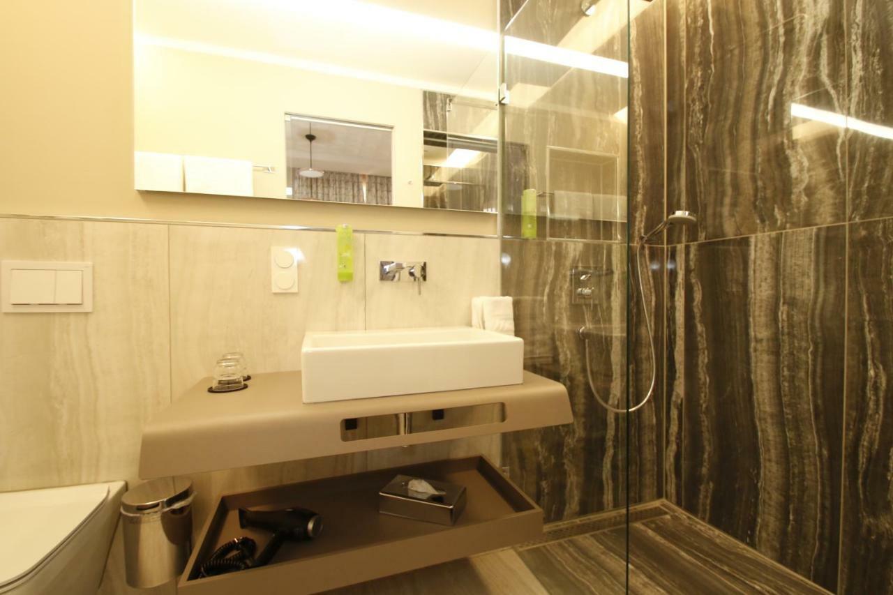 Amelie No 1 Hotel & Appartements 랜다우인더펠즈 외부 사진