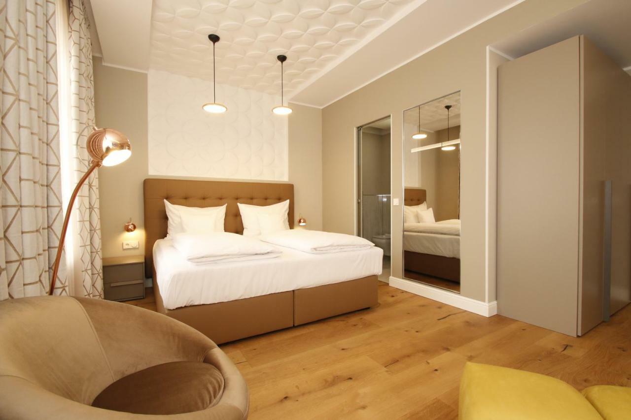Amelie No 1 Hotel & Appartements 랜다우인더펠즈 외부 사진