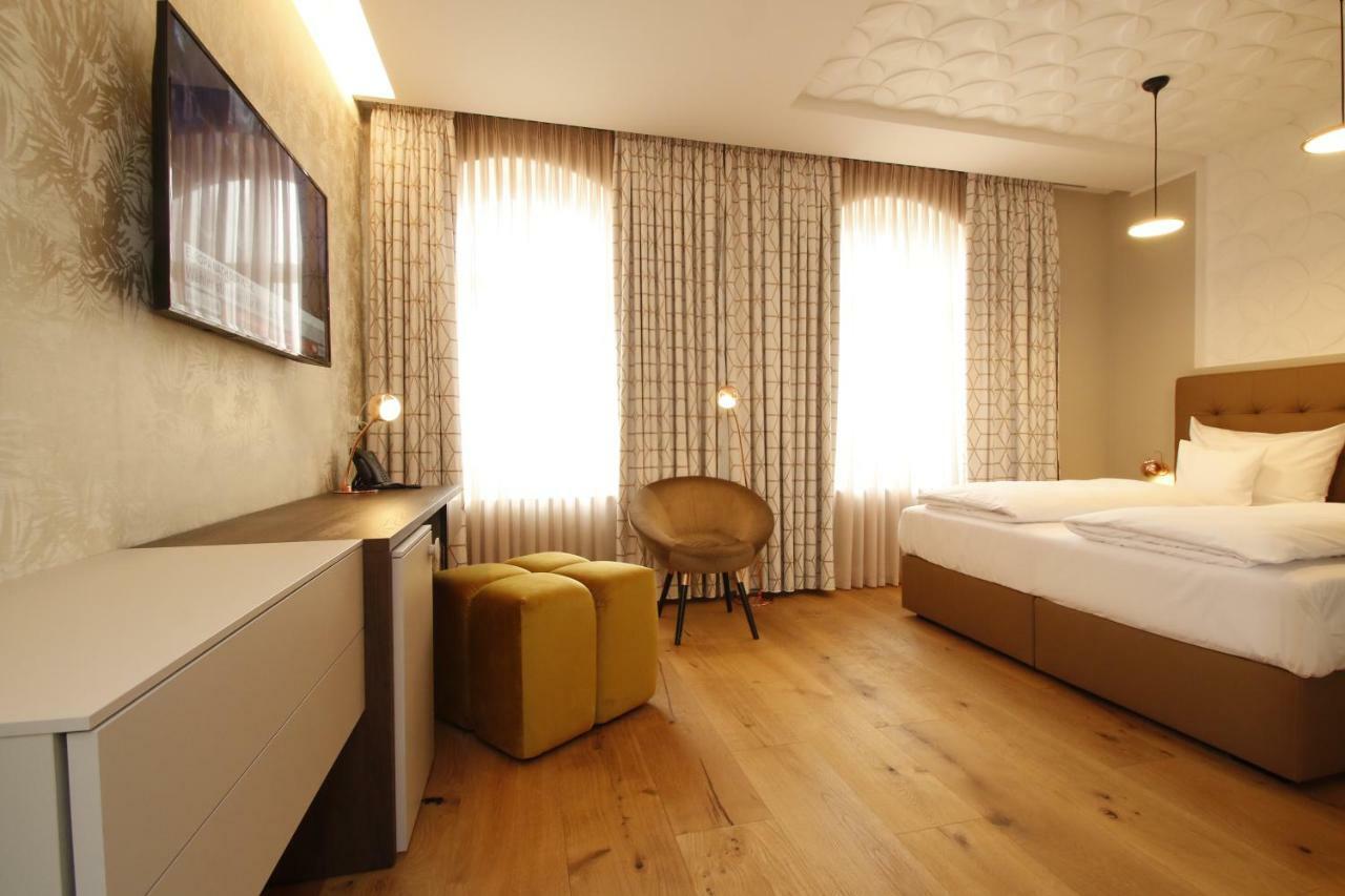 Amelie No 1 Hotel & Appartements 랜다우인더펠즈 외부 사진