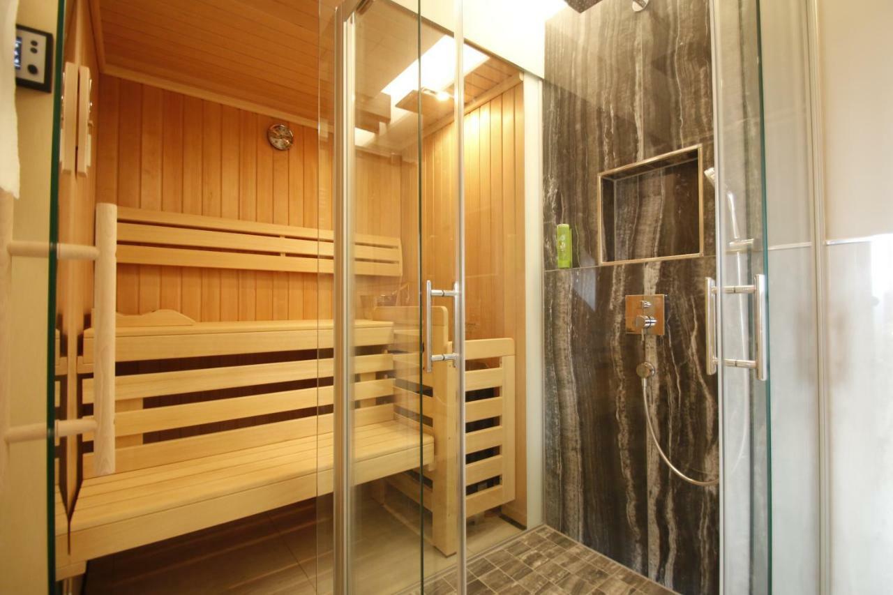 Amelie No 1 Hotel & Appartements 랜다우인더펠즈 외부 사진