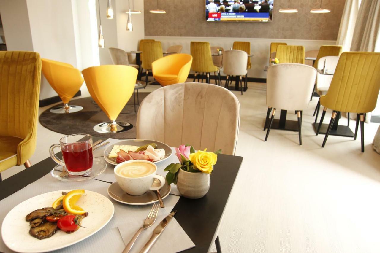 Amelie No 1 Hotel & Appartements 랜다우인더펠즈 외부 사진
