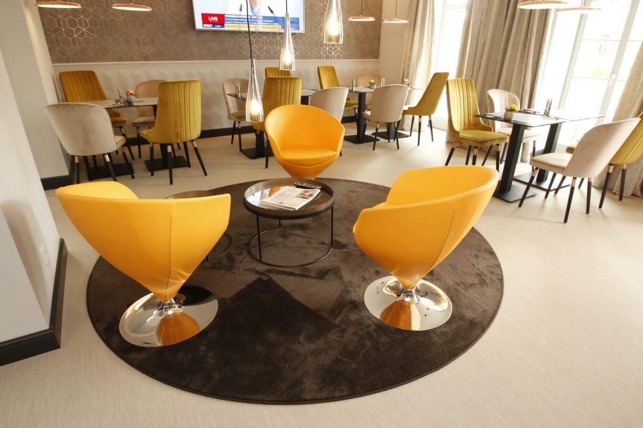 Amelie No 1 Hotel & Appartements 랜다우인더펠즈 외부 사진