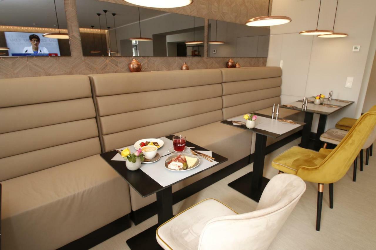 Amelie No 1 Hotel & Appartements 랜다우인더펠즈 외부 사진